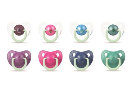 SUAVINEX | Cumlík DEŇ&NOC anatomický silikón 6-18m - modrá veľryba